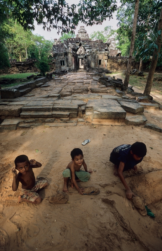 2004 People of Cambodia - Photo 3961